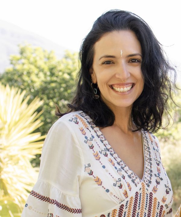 Elisabet Ananda, apoyo en la edición España